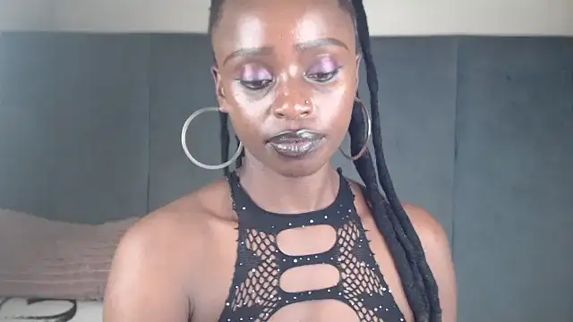 Snapshot of Jah-Queen chatting on November 2025 10:24:01 PM Jah-Queen online show from November 2025 10:24:01 PM