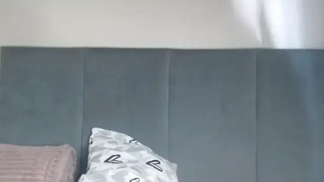 Snapshot of Jah-Queen chatting on January 2026 04:18:01 AM Jah-Queen online show from January 2026 04:18:01 AM