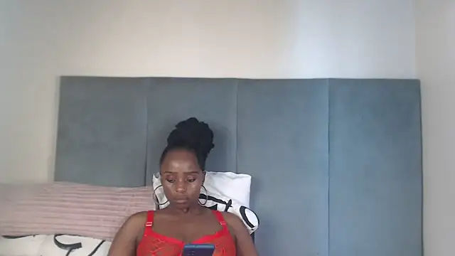 Snapshot of Jah-Queen chatting on January 2026 04:23:02 PM Jah-Queen online show from January 2026 04:23:02 PM