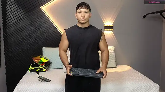 Snapshot of Horny_nick18 chatting on February 2026 01:01:02 PM Horny nick18 online show from February 2026 01:01:02 PM