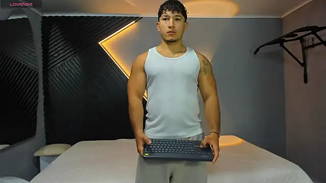 Snapshot of Horny_nick18 chatting on April 2026 01:14:02 PM Horny nick18 online show from April 2026 01:14:02 PM