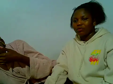 SweetHoney21  online show from May 2026 09:31:02 PM