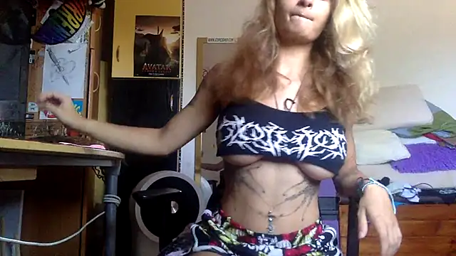 Snapshot of piccolaflo chatting on July 2026 12:42:01 PM piccolaflo online show from July 2026 12:42:01 PM