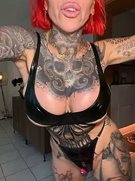 CatCoxx online show from April 2026 05:15:01 PM