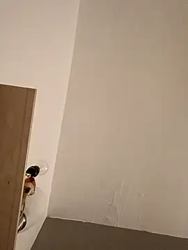 sarahkat86 online show from February 2026 11:12:01 PM