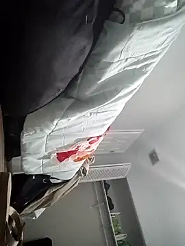 sarahkat86 online show from February 2026 11:06:01 PM