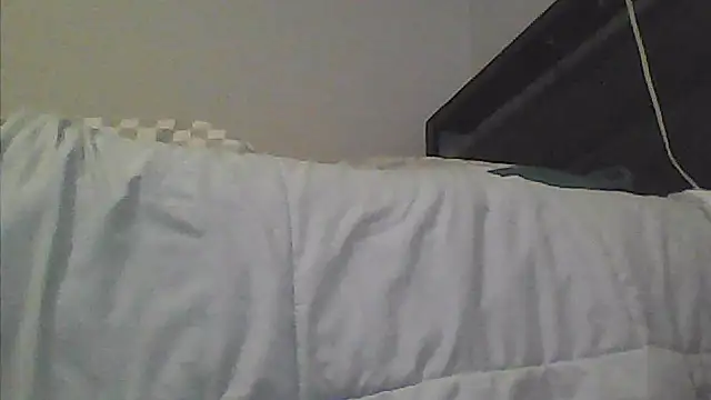 sarahkat86 online show from April 2026 11:50:01 PM