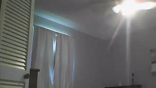 sarahkat86 online show from April 2026 10:01:01 PM