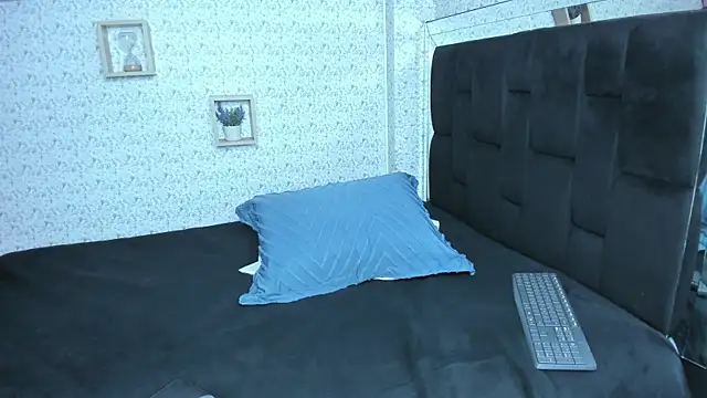 Snapshot of lisa_logan chatting on November 2025 04:01:02 AM lisa logan online show from November 2025 04:01:02 AM