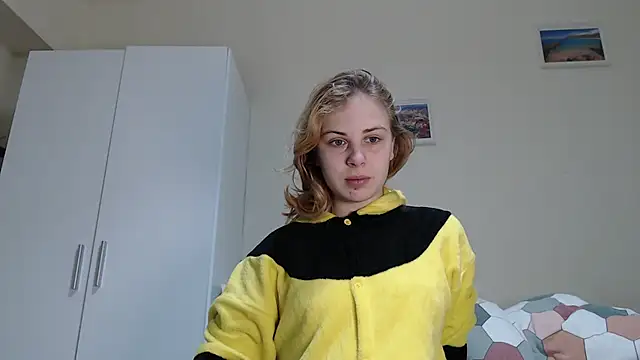 Snapshot of Alismoona chatting on February 2026 11:42:02 AM Alismoona online show from February 2026 11:42:02 AM