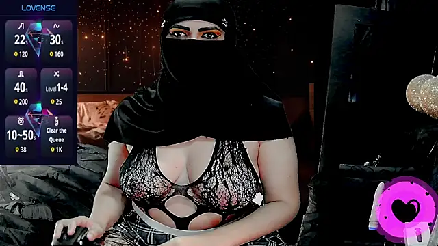 SultanaLayla online show from December 2025 07:34:02 PM