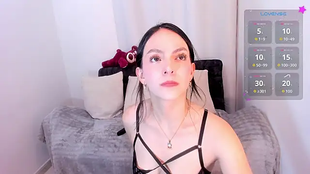 sarah saenz  online show from May 2026 12:41:01 AM