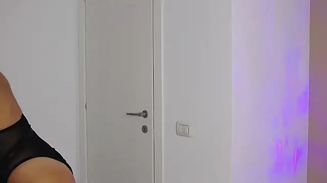 Snapshot of Emily_Sheen chatting on October 2025 06:02:02 AM Emily Sheen online show from October 2025 06:02:02 AM