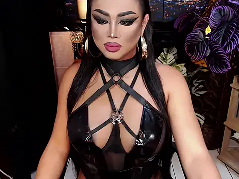 Snapshot of TRANSLUNAA chatting on December 2025 04:22:01 AM TRANSLUNAA online show from December 2025 04:22:01 AM