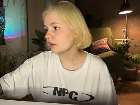 MoonIvy  online show from April 2026 06:52:01 PM