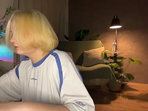 MoonIvy  online show from April 2026 07:16:01 PM