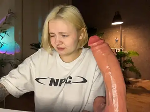 MoonIvy  online show from April 2026 06:32:01 PM