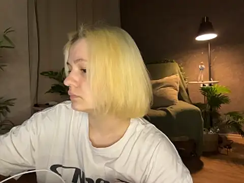 MoonIvy  online show from June 2026 07:38:02 PM