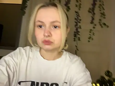 MoonIvy  online show from July 2026 07:27:02 PM