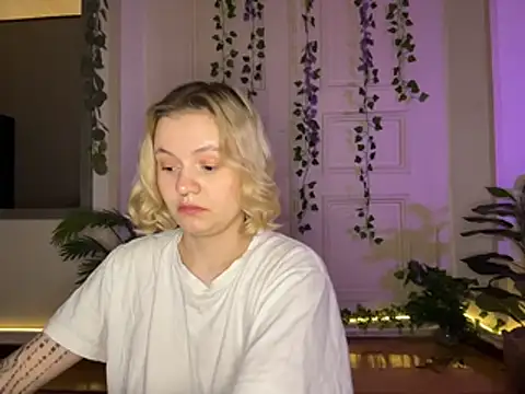 MoonIvy  online show from August 2026 08:08:01 PM