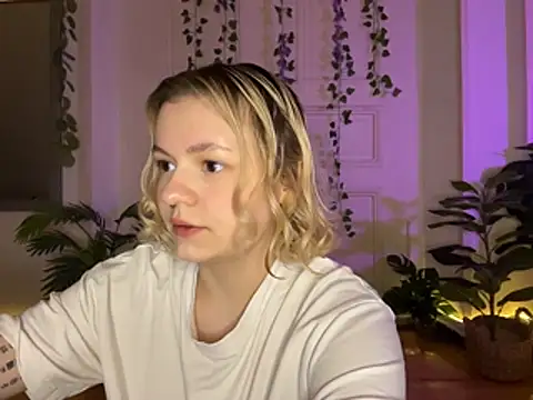 MoonIvy  online show from August 2026 08:22:02 PM