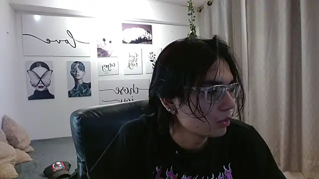 Snapshot of davoxer chatting on October 2025 03:29:02 AM davoxer online show from October 2025 03:29:02 AM