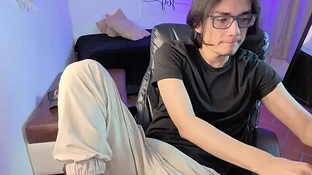 Snapshot of davoxer chatting on February 2026 03:43:01 AM davoxer online show from February 2026 03:43:01 AM