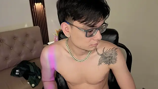 Snapshot of davoxer chatting on April 2026 06:19:01 AM davoxer online show from April 2026 06:19:01 AM