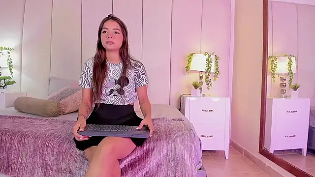 mia rousse25 online show from September 2025 01:34:02 PM