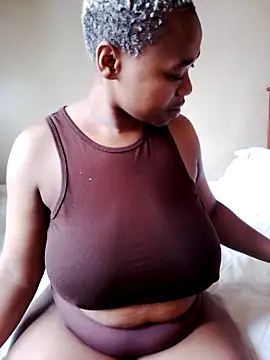 Snapshot of missboobiesSA chatting on October 2025 06:19:01 AM missboobiesSA online show from October 2025 06:19:01 AM