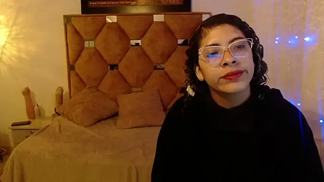 Snapshot of CATTALINAHOT chatting on February 2026 02:37:01 AM CATTALINAHOT online show from February 2026 02:37:01 AM