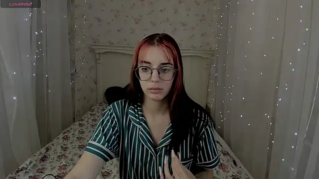 Leia Moreno online show from October 2025 03:04:02 AM