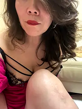 Snapshot of anna_yngs chatting on November 2025 11:07:02 PM anna yngs online show from November 2025 11:07:02 PM