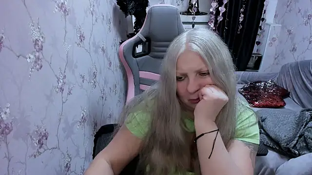 Snapshot of silver_moon_light chatting on October 2025 09:53:02 PM silver moon light online show from October 2025 09:53:02 PM