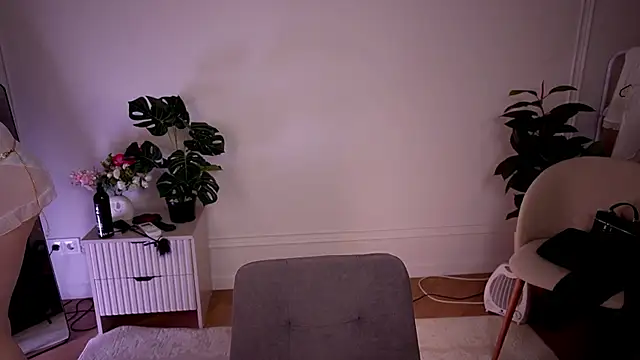 Angell Wild online show from May 2026 03:51:01 PM
