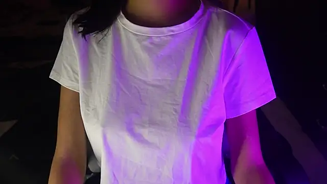 Snapshot of NidhiChandra chatting on November 2025 09:28:02 AM NidhiChandra online show from November 2025 09:28:02 AM