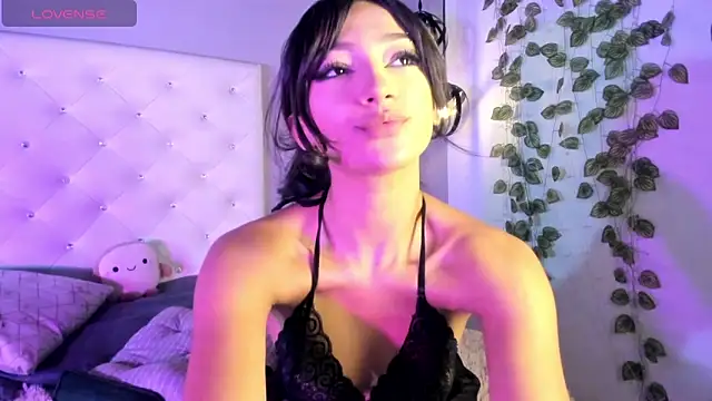 Snapshot of Nicollee_Heart chatting on March 2026 01:11:02 PM Nicollee Heart online show from March 2026 01:11:02 PM