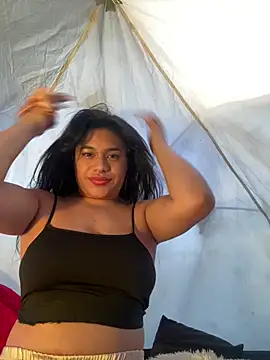 Issafoxx online show from April 2026 12:50:01 PM