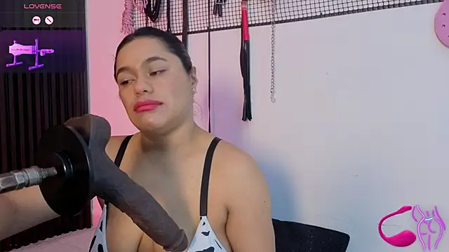 Issafoxx online show from May 2026 12:46:02 PM