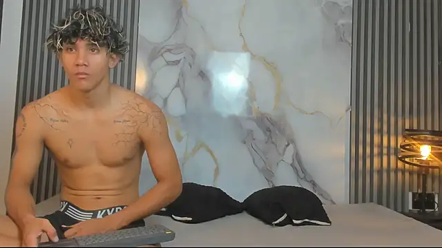 Snapshot of RihanandDrake chatting on September 2025 03:39:01 AM RihanandDrake online show from September 2025 03:39:01 AM