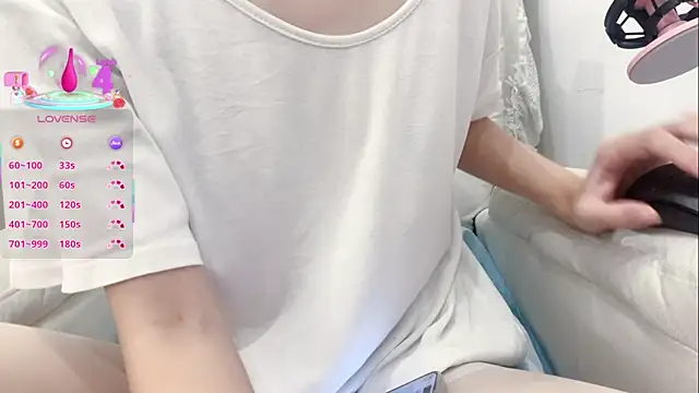 Snapshot of tuantuanle chatting on November 2025 01:55:02 PM tuantuanle online show from November 2025 01:55:02 PM