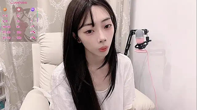 Snapshot of tuantuanle chatting on February 2026 02:33:01 PM tuantuanle online show from February 2026 02:33:01 PM