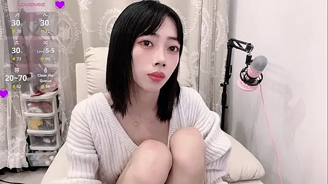 Snapshot of tuantuanle chatting on March 2026 02:45:02 PM tuantuanle online show from March 2026 02:45:02 PM