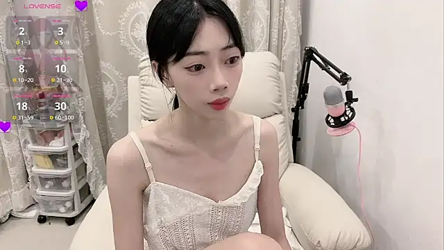 Snapshot of tuantuanle chatting on April 2026 04:07:01 PM tuantuanle online show from April 2026 04:07:01 PM