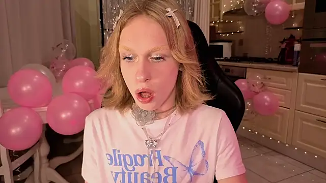 Snapshot of BarbieRichy chatting on October 2025 05:48:02 AM BarbieRichy online show from October 2025 05:48:02 AM