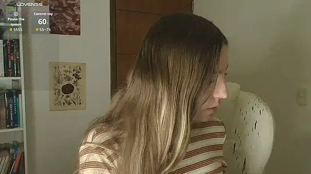 Snapshot of velvet__moon chatting on February 2026 05:39:02 AM velvet moon online show from February 2026 05:39:02 AM