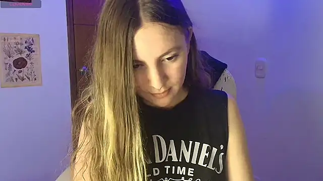 Snapshot of velvet__moon chatting on March 2026 05:08:02 AM velvet moon online show from March 2026 05:08:02 AM