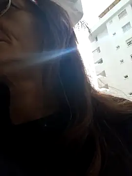 Eimikuro11 online show from October 2025 10:41:01 AM