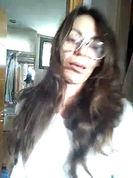 Eimikuro11 online show from November 2025 11:32:02 AM