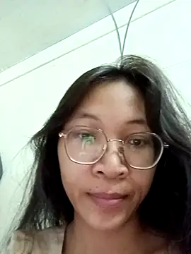 Snapshot of Minhthu44 chatting on March 2026 08:26:01 PM Minhthu44 online show from March 2026 08:26:01 PM